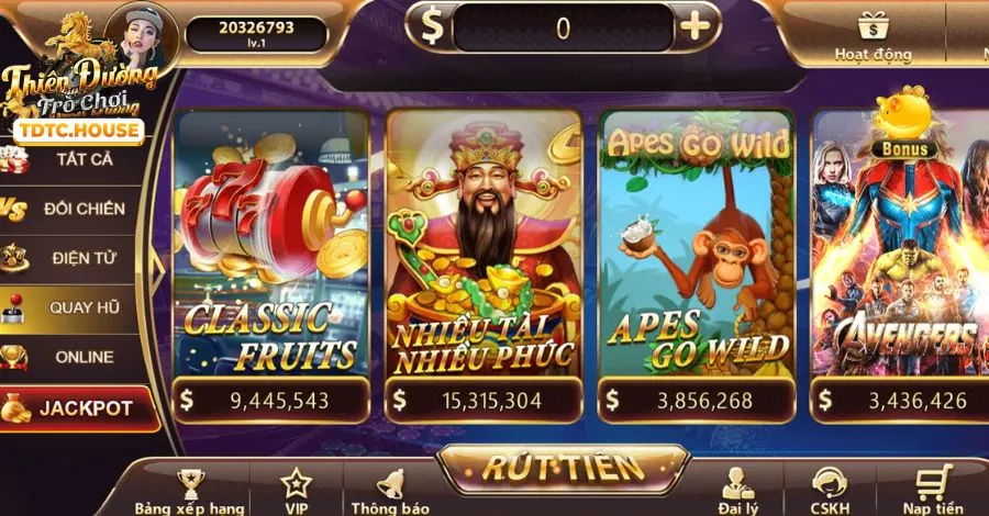 Trận đấu bóng đá sôi động tại sân vận động với logo 188bey APK